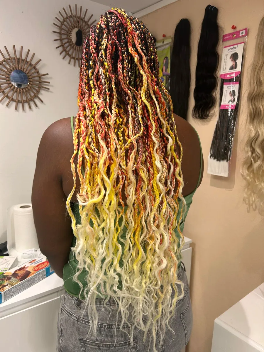 Tresses bohème multicolores, réalisé au salon Cosmetex