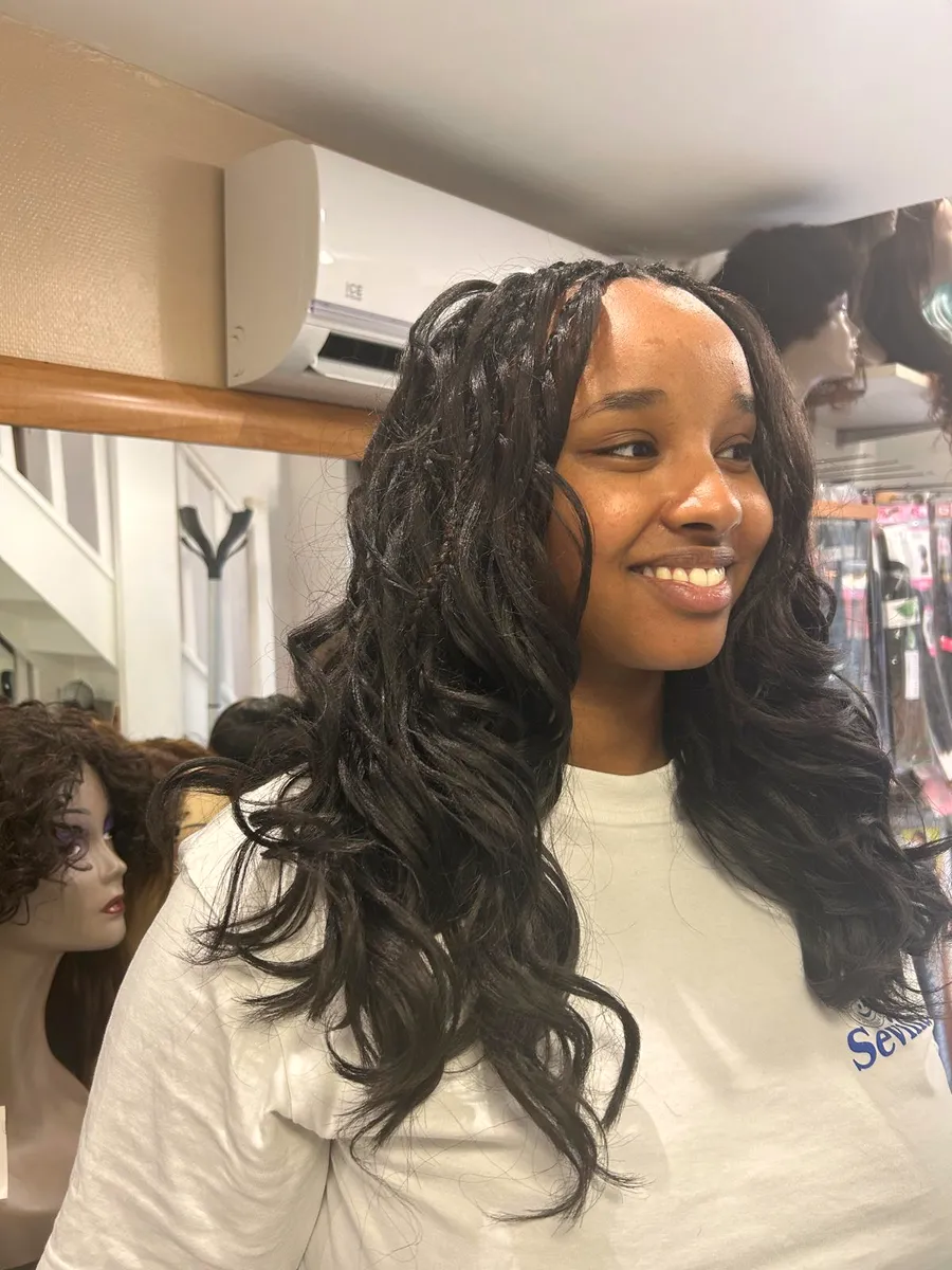 Tissage ondulé, réalisé au salon Cosmetex